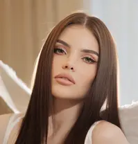 Alexandra Oz. ( alexandraoz )
