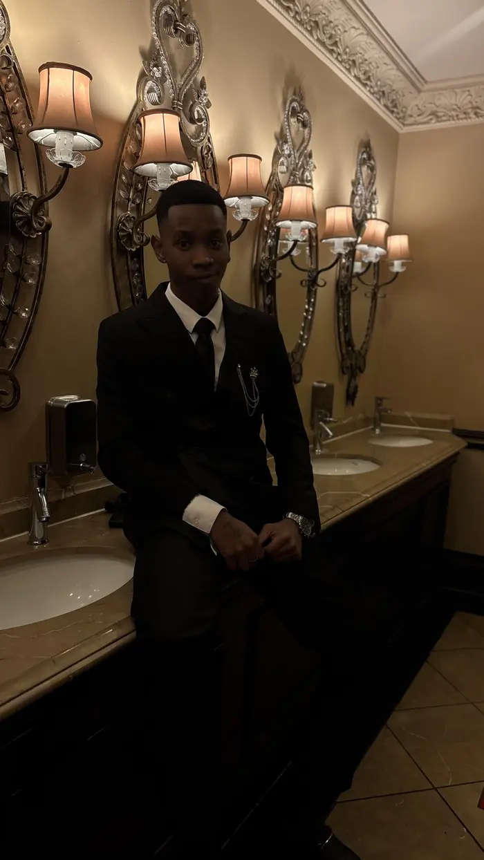 Andile Mtshali ( andilemtshali )