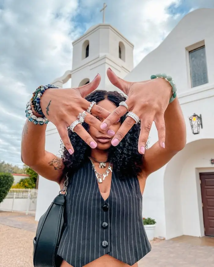 Anjie Best ( anjeez )