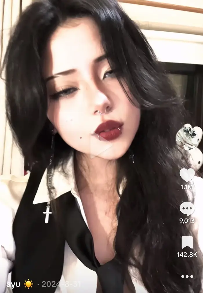 Camilla Deng ( ayuuudeng )