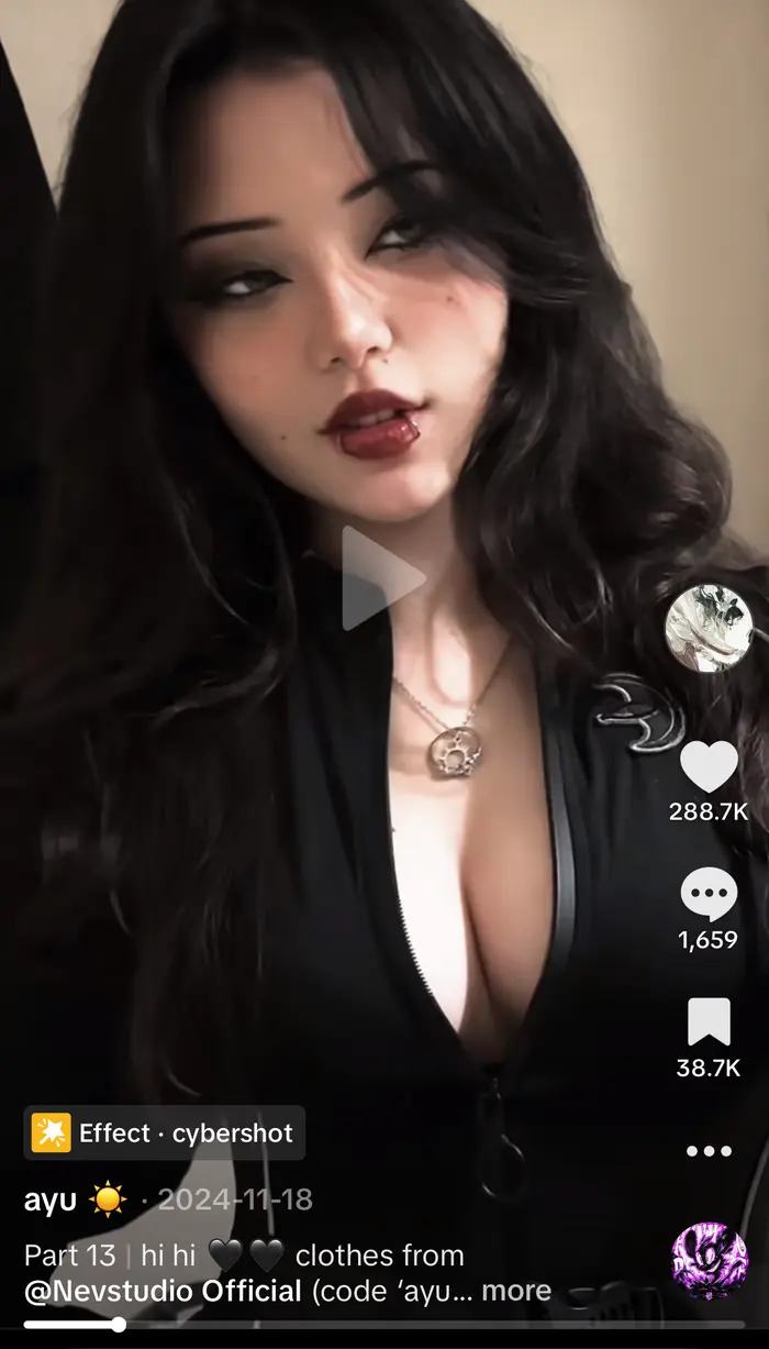 Camilla Deng ( ayuuudeng )