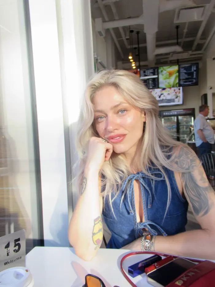 Cassandra Henrichsen ( cassandrarosegold )