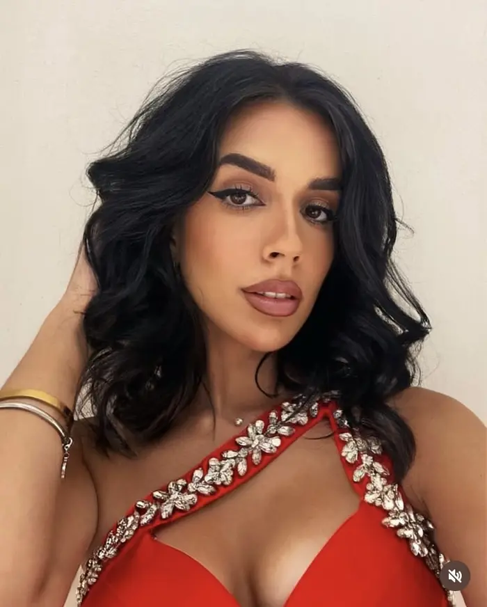 Celina Fernandes ( celinafernandes )