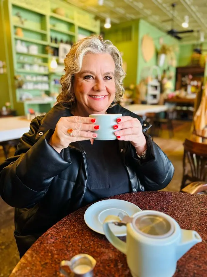 Kim Jensen-Pitts ( chicagogirlsouthernworld )