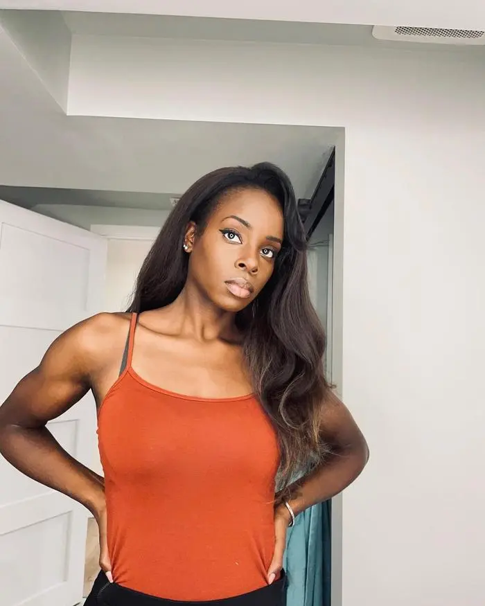 Danielle Pleau ( fitbyflawless )
