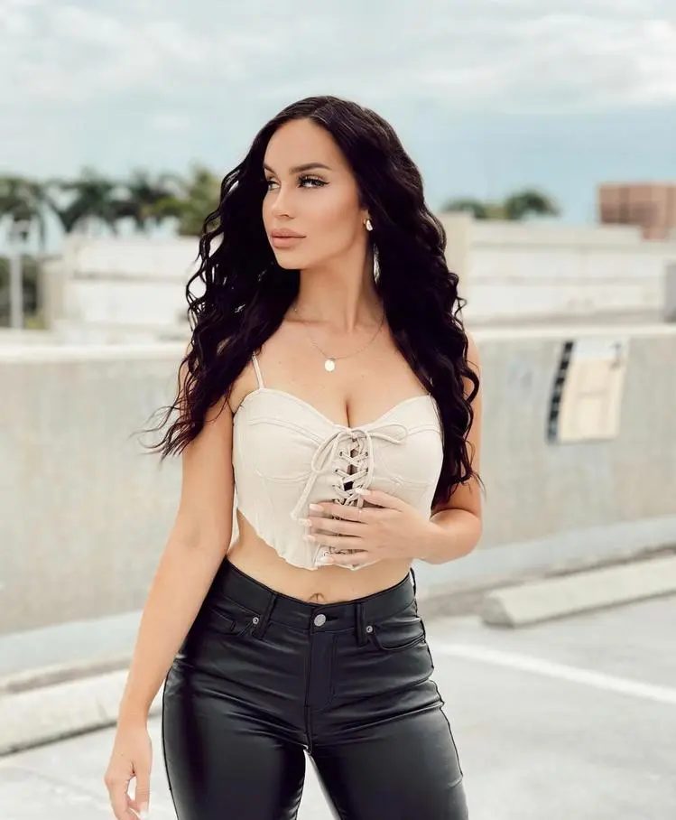 Flora Szivos ( floraszivos )