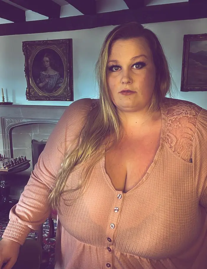 Amber Daniels ( foreveramberlynn )