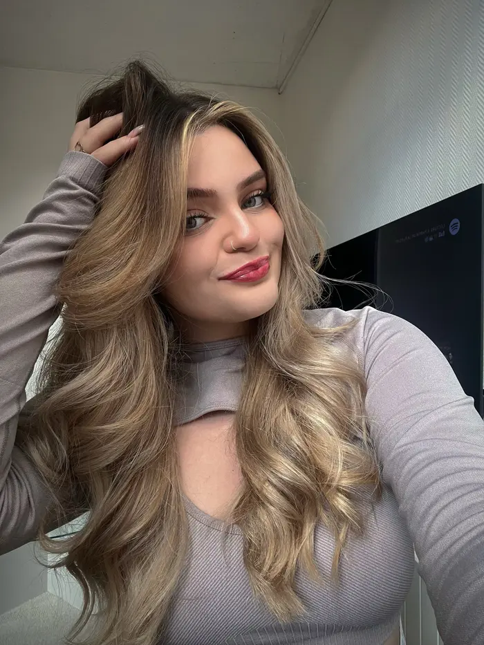 Alyson ( iamaly )