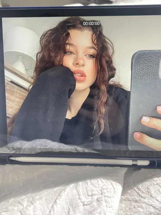 Ava Estelle ( iamavaestelle )
