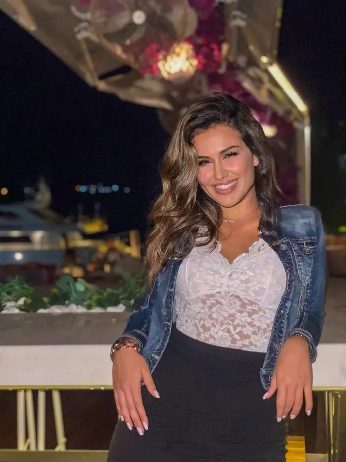 Iris Doulou ( irisdoulou )