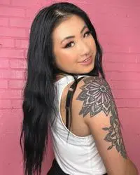 Nikki Brinley ( justmissnikkii )