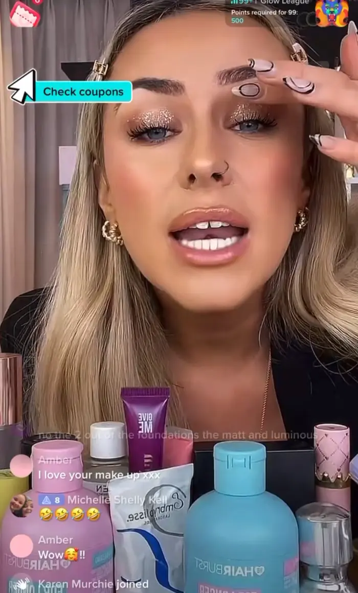 Katie Waters ( katiewatersmakeup )
