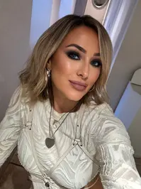 Katie Waters ( katiewatersmakeup )