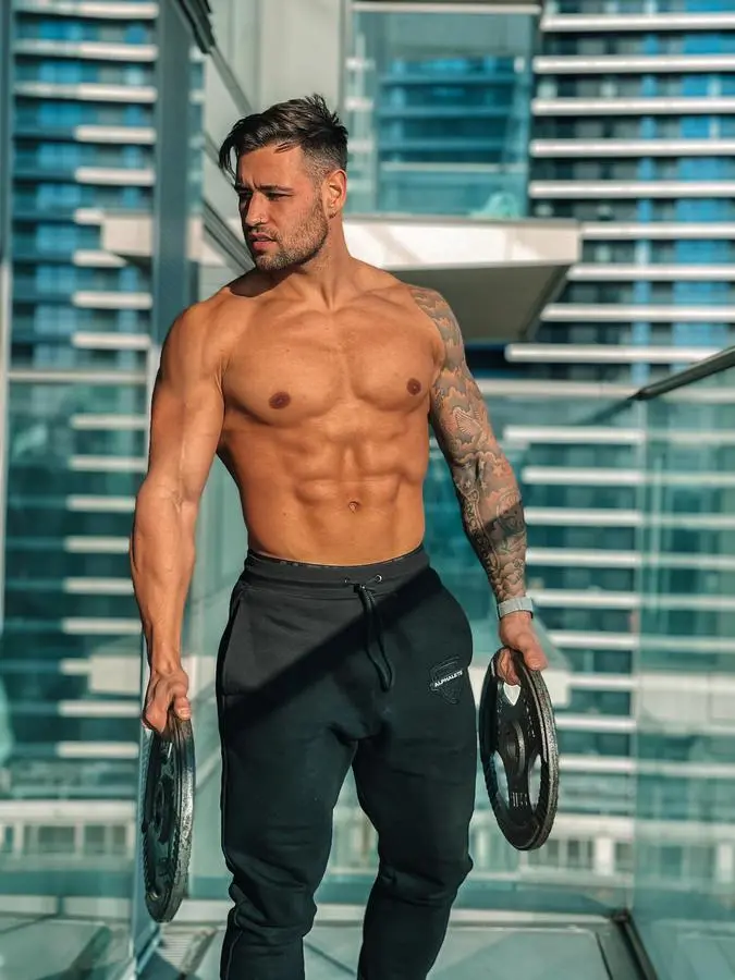 Kieran Nicholls ( kierannicholls )