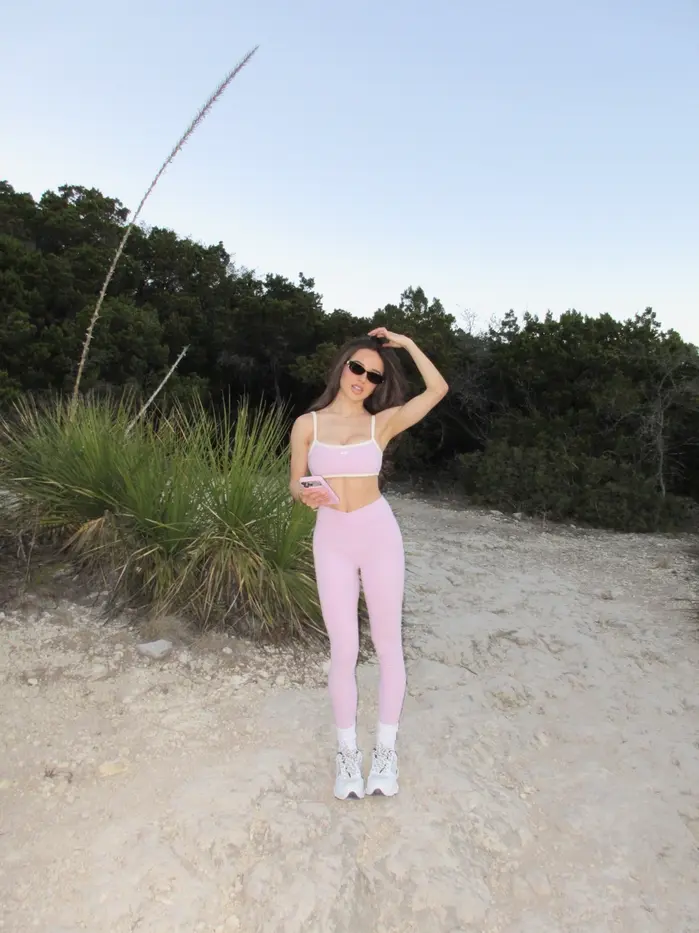 Chlo ( lilbabychlo )