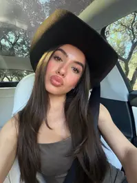 Chlo ( lilbabychlo )