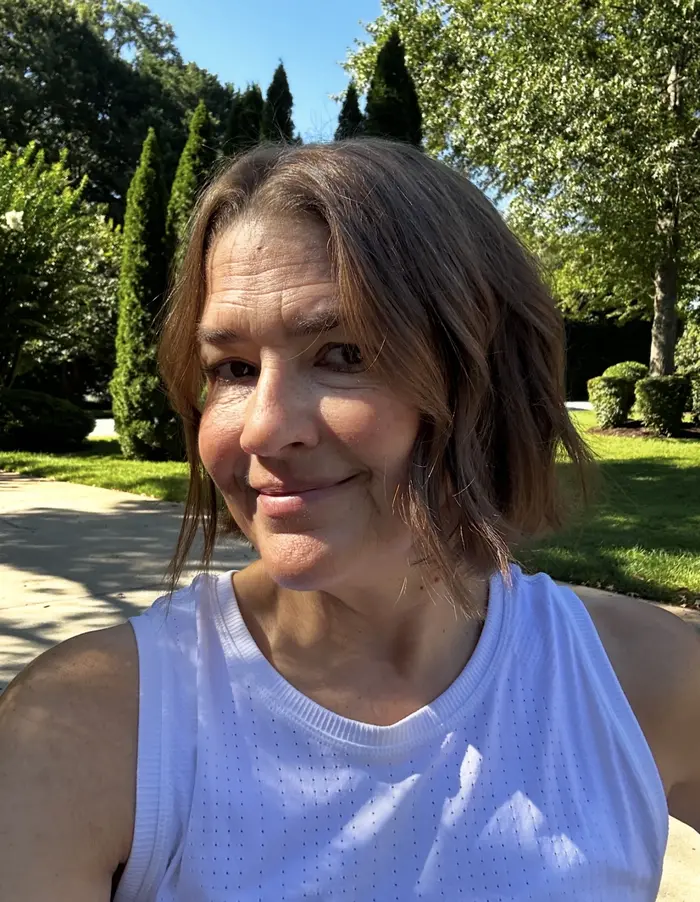 Elizabeth Faulkner ( lizdoesugc )