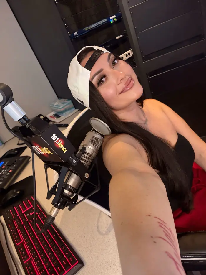 Lizette Love ( lizettelove )