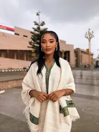 Liz Munyiri ( lizjackson )