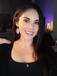 Elizabeth Pimentel ( lizzypim )