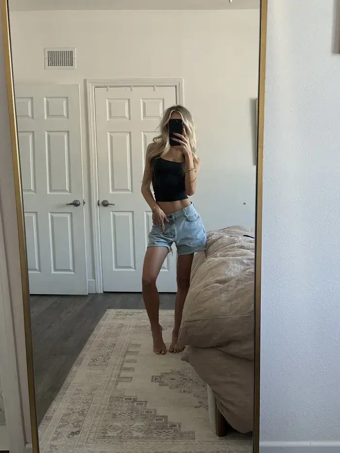 Madison Hughes ( madisonhhughes )