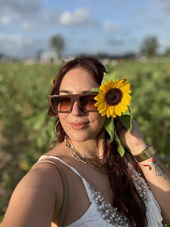 Marian Figueroa ( marianglowup )
