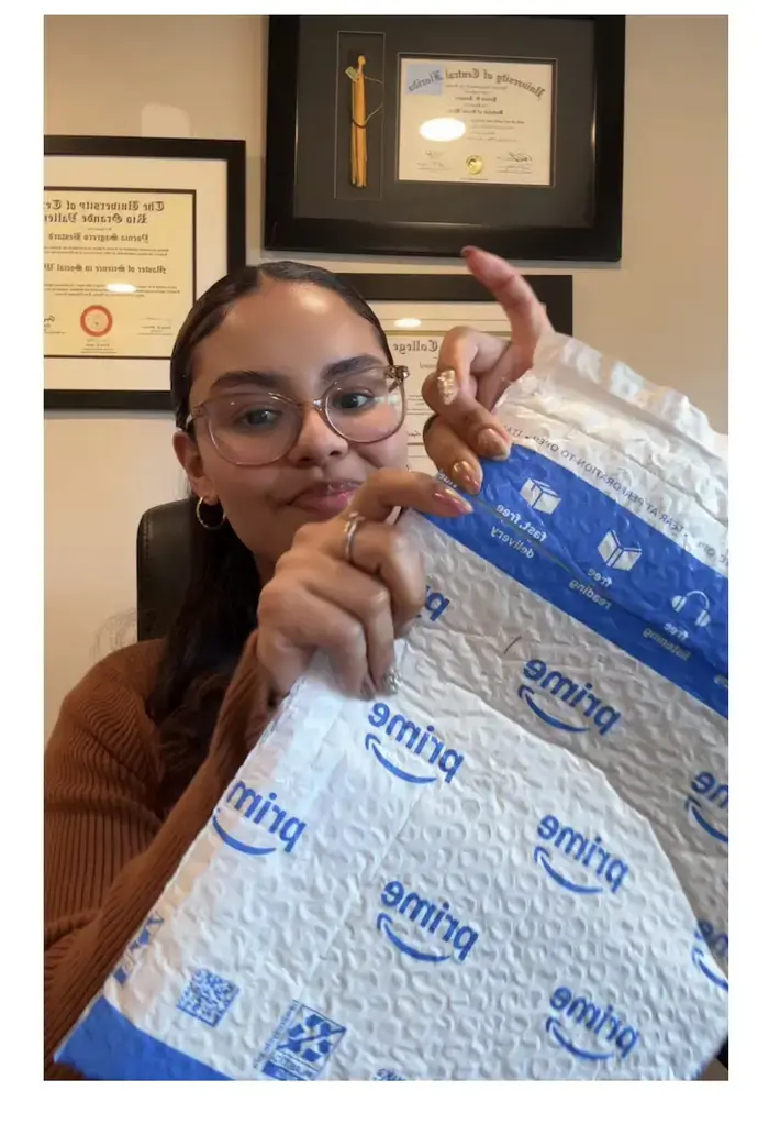 Yoenia Sagrero ( mentalhealthwithjojo )