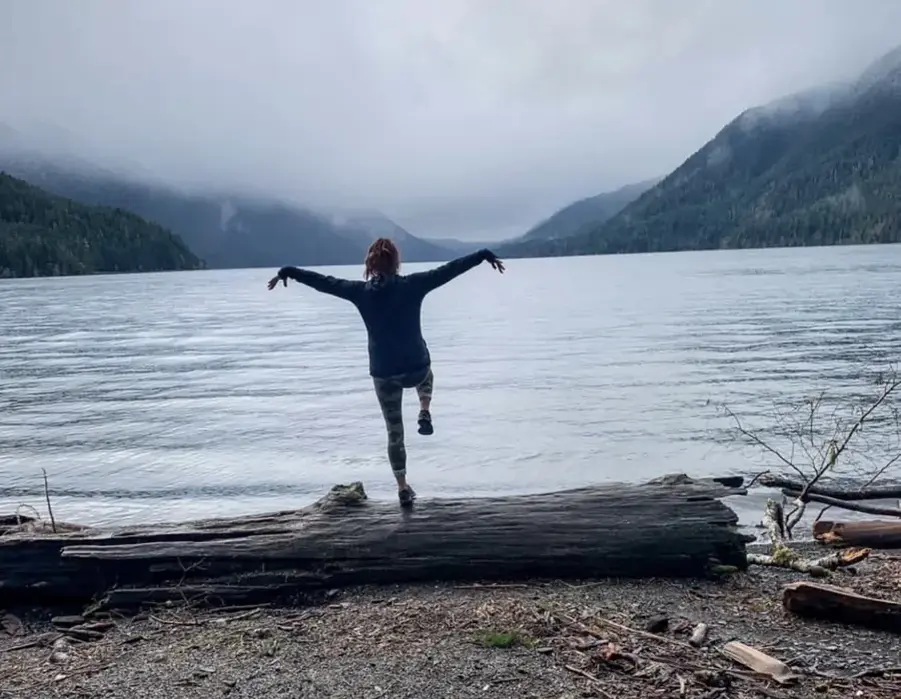 Kenzi Rhodefer ( rainorshintravels )