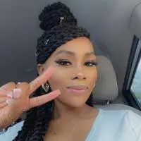 Curtesha Hughes-Manwarren ( raisingfivevibes )