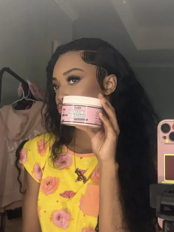 Victoria Riley ( riaastandout )
