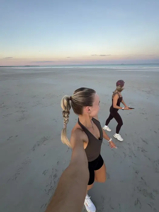 Jasmine Abramo ( runwithjaz )