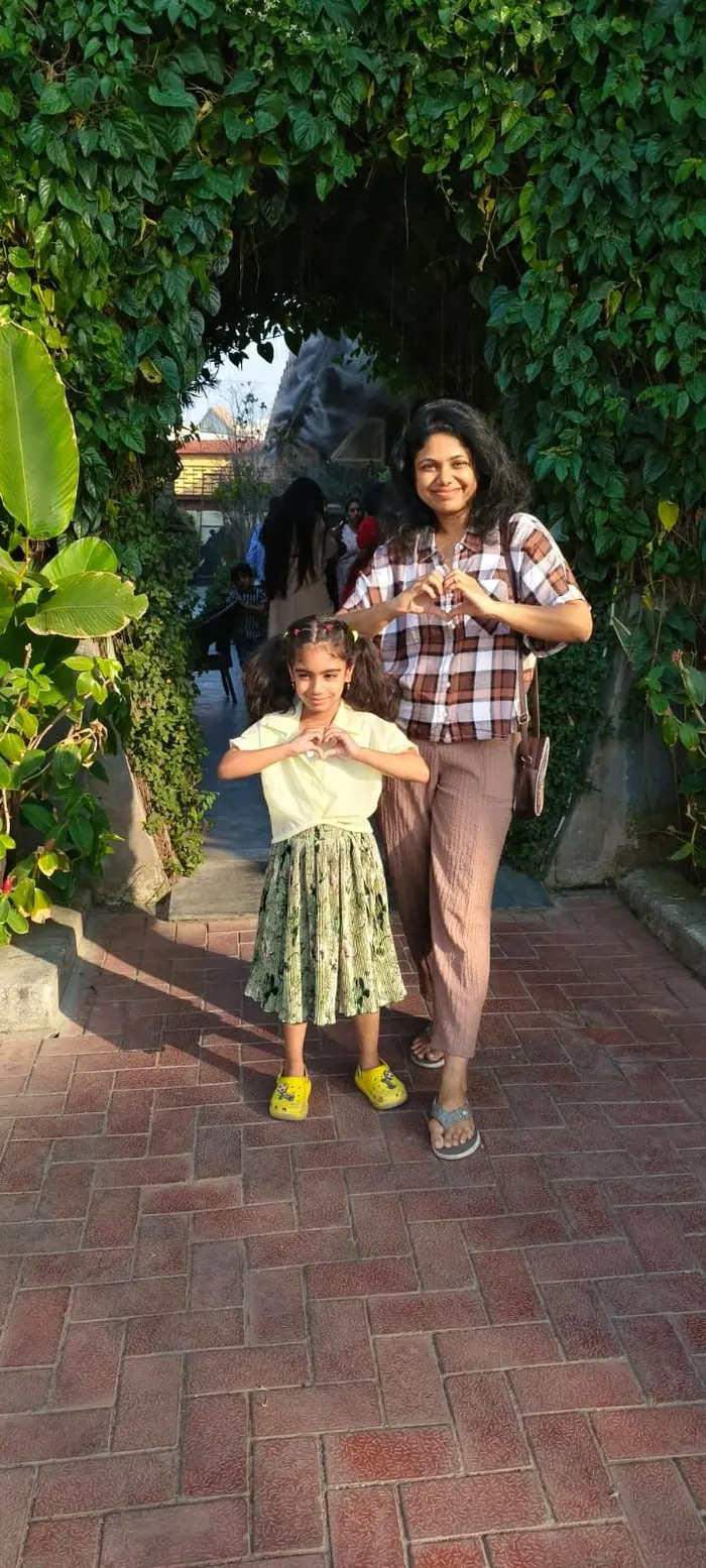 Sameera Krishna ( samwithlittleishi )
