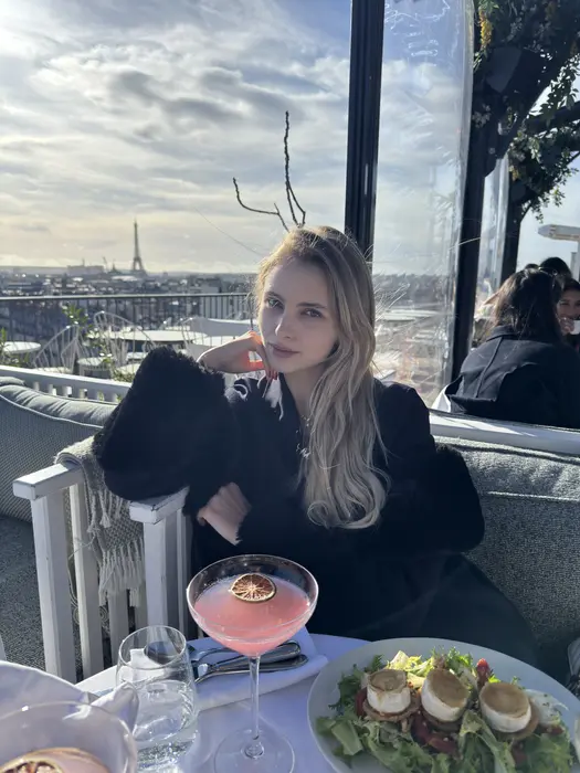 Selena Landar ( selenaberlin )