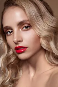 Selena Landar ( selenaberlin )