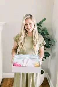 Brittany Bacharach ( stayathomeactivitymom )