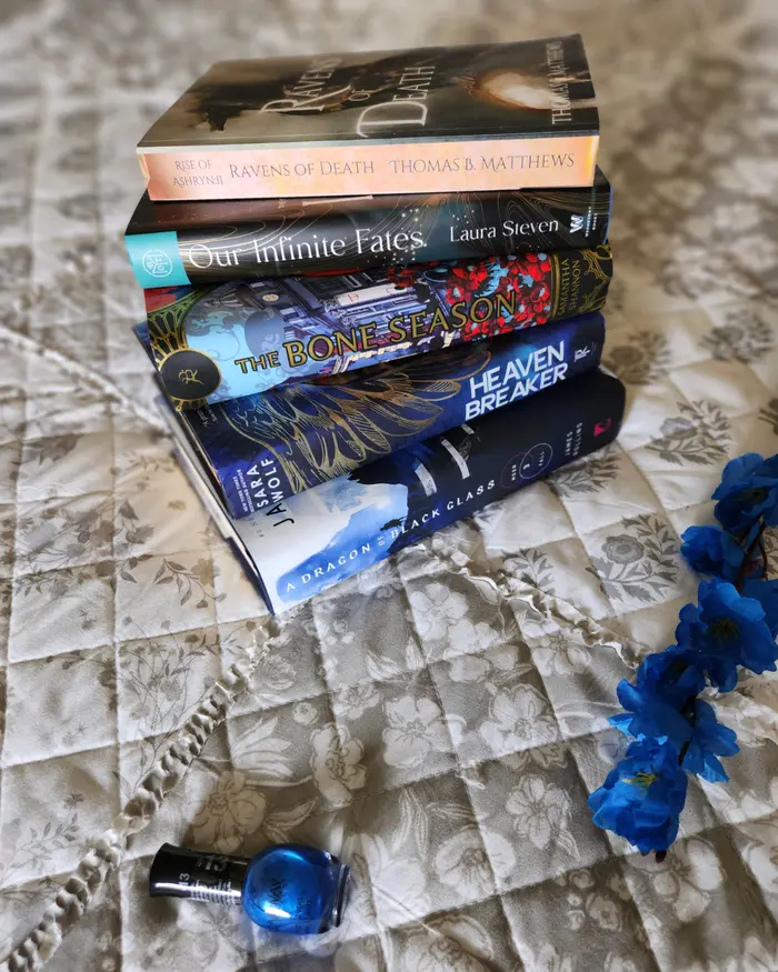 Tara White ( tarasbookrecs )