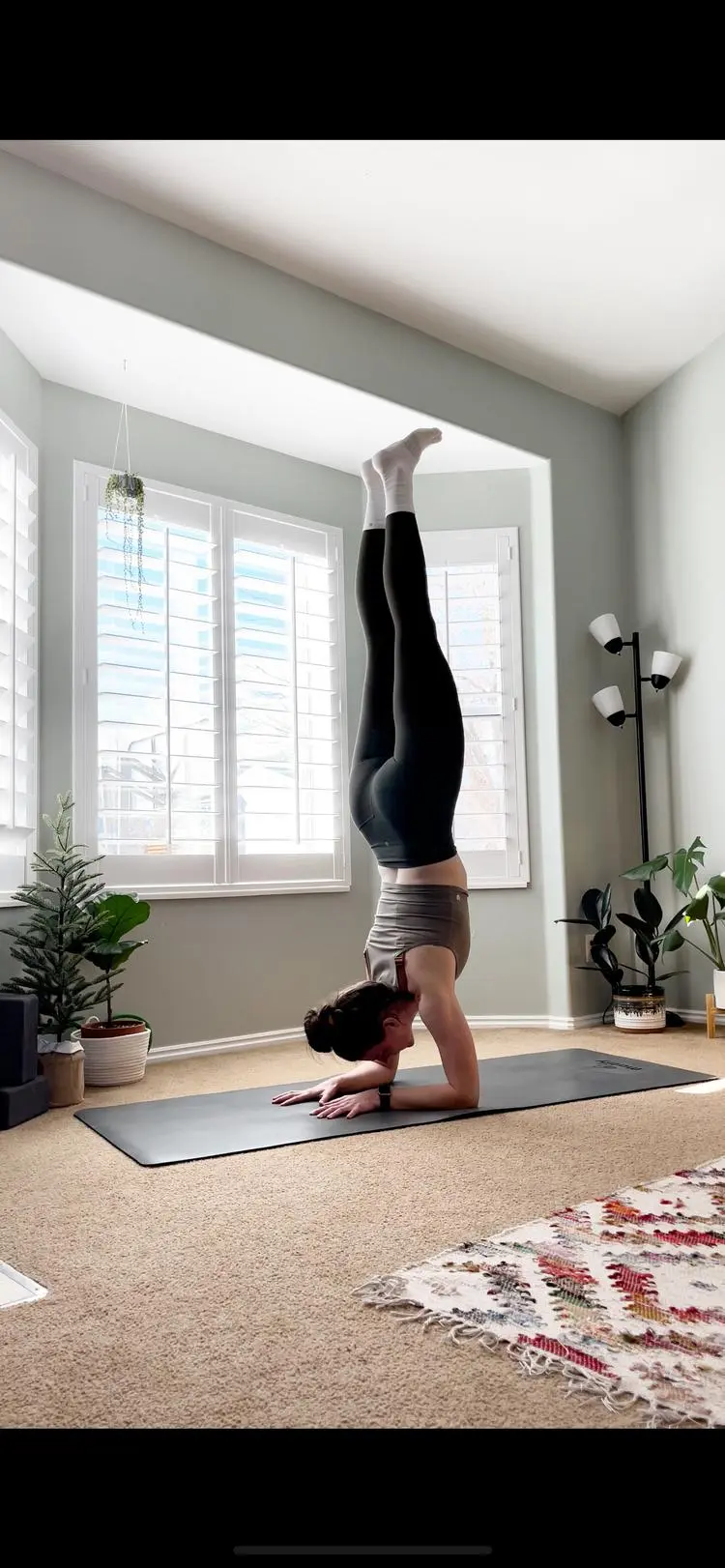 Alexandra Fleischel ( the6footyogi )