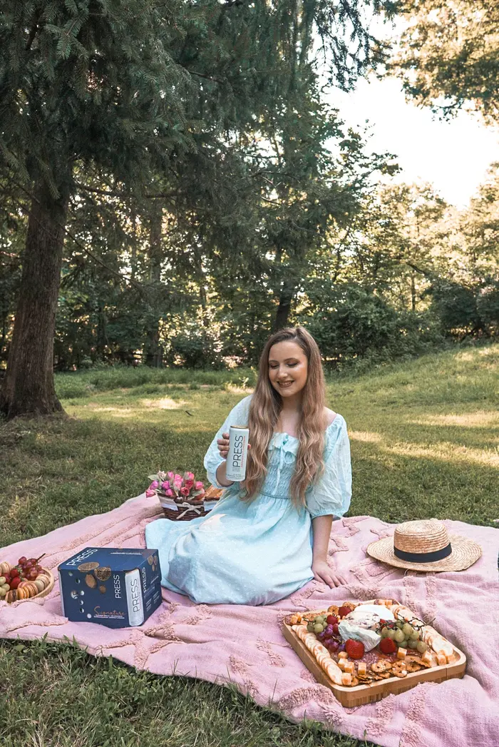 Kerry Ireland ( thepetitewanderer )