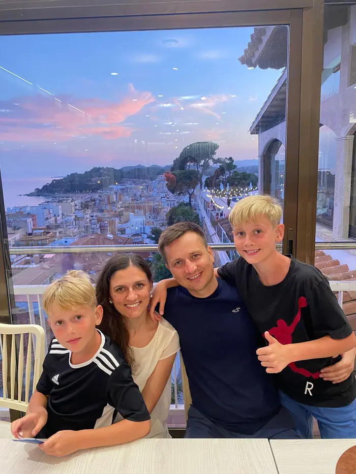 Ala Lopatniov ( travelfamilyblog )