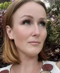 Sara Frych ( ugcpreneur )
