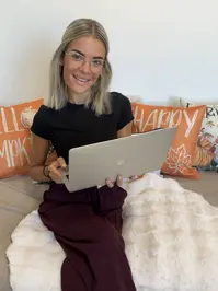 Romana Grešková ( ugcwithromi )