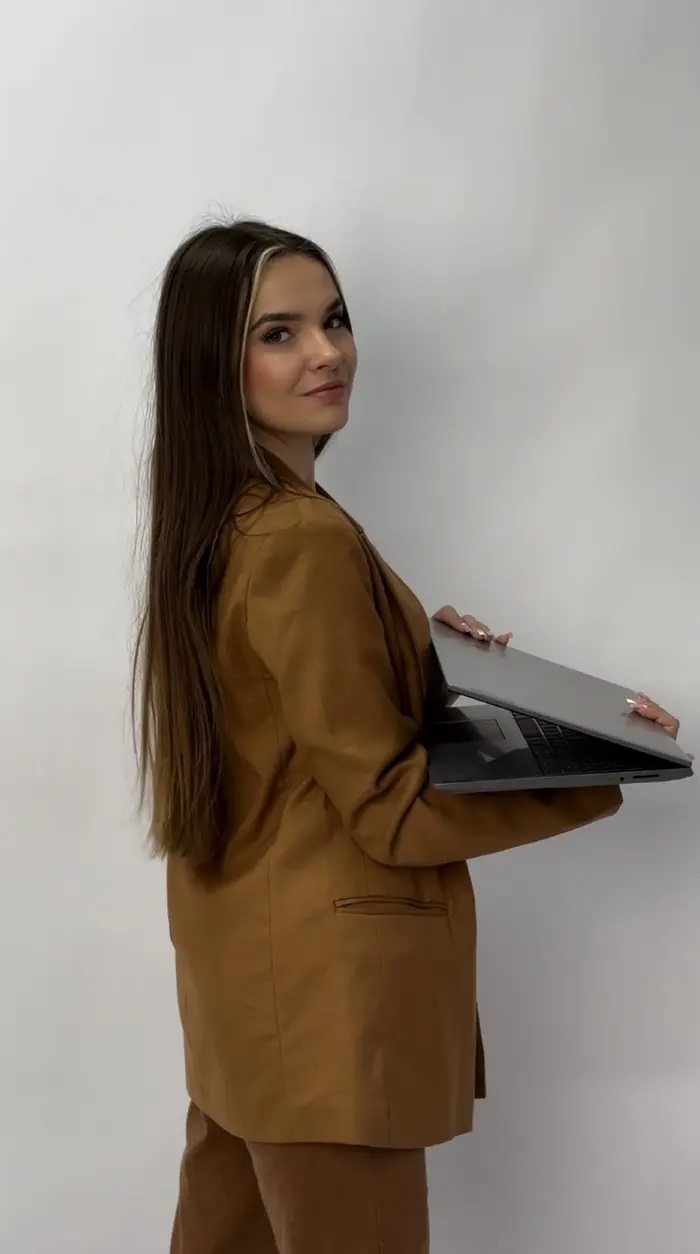 Weronika Szostak ( weronikaszostak )