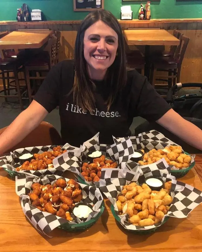 Samantha Buschman ( wisconsincheeseplease )